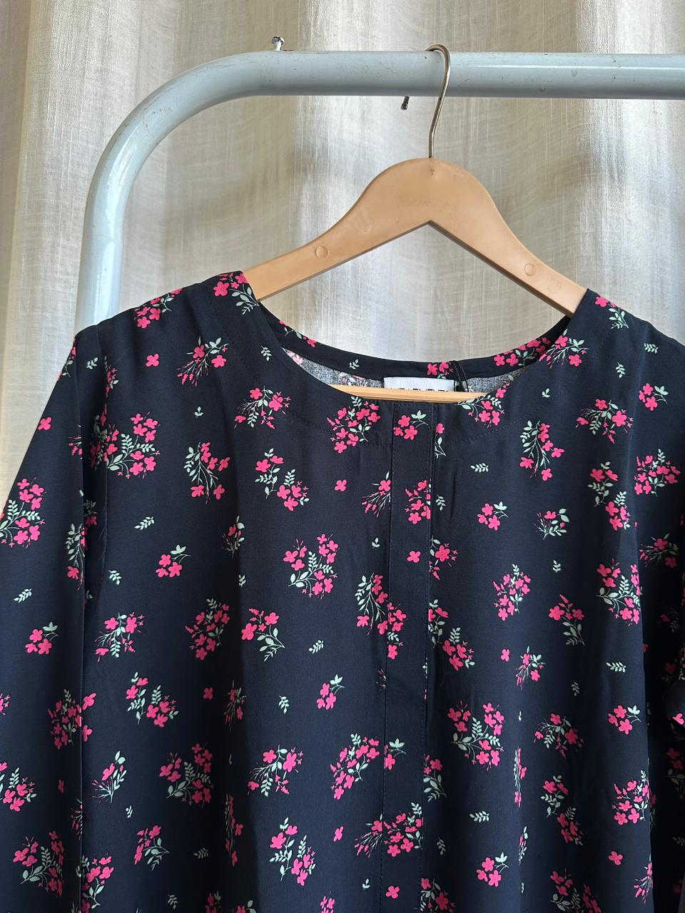 🌸 Noir Pink Meadow