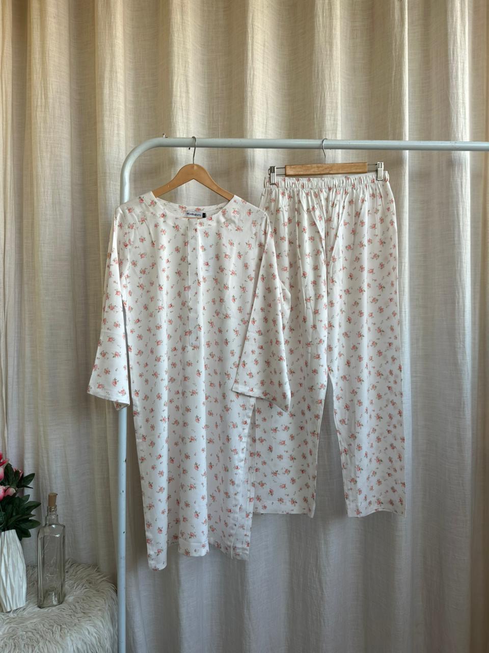 🌷 Ivory Rose Whisper