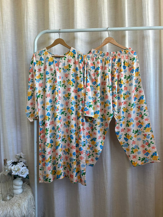 Blossom Cream Floral Set