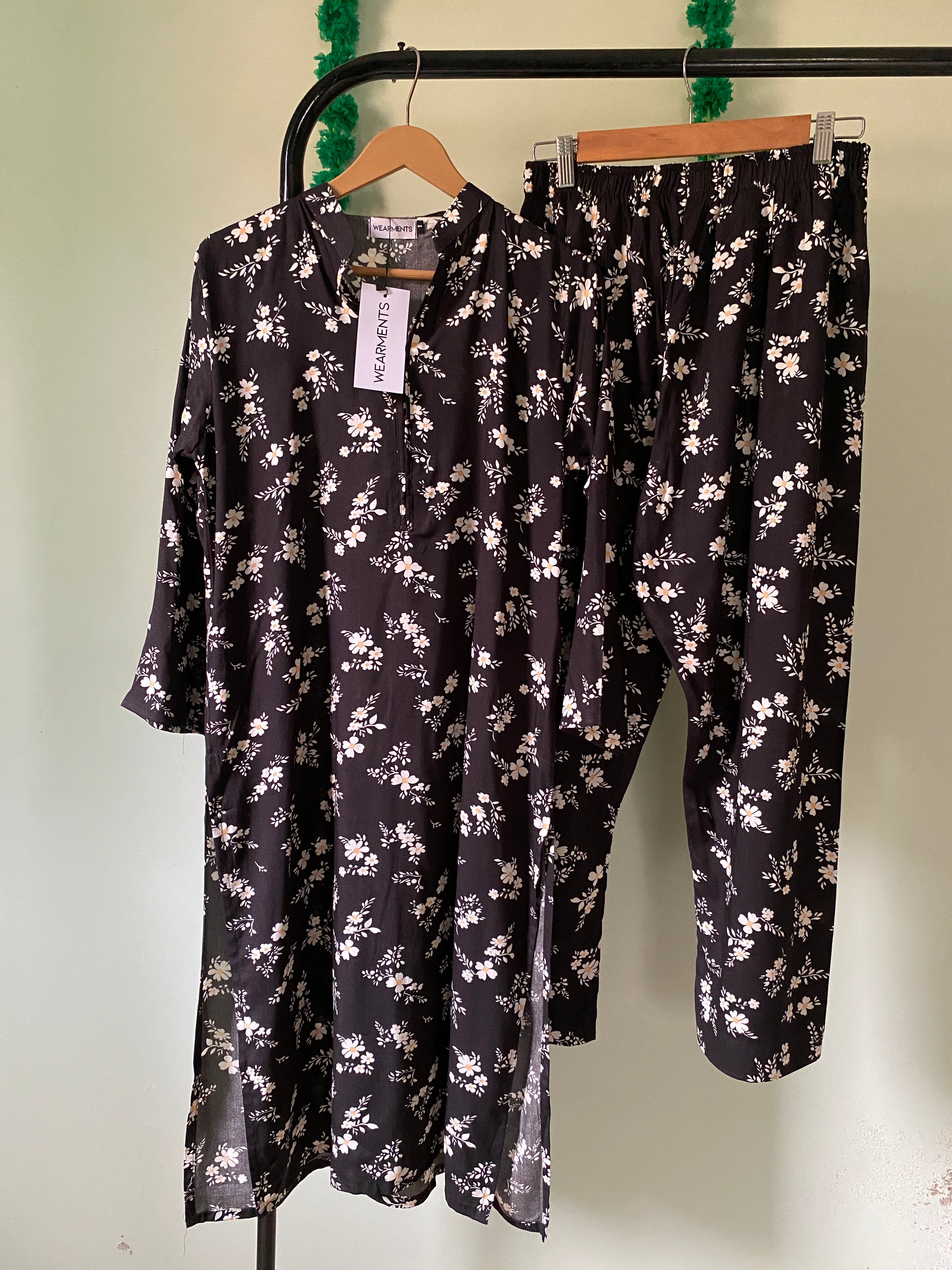 Midnight Daisy 2PC Linen Set